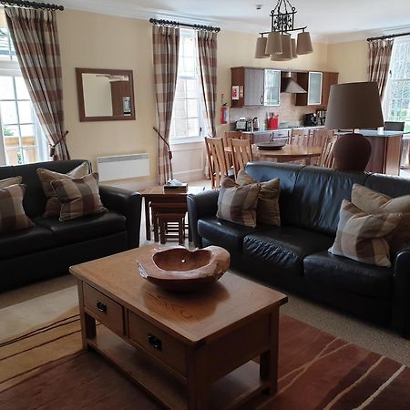Cameron House On Loch Lomond Alexandria Exteriér fotografie The interior of a typical apartment at the hotel