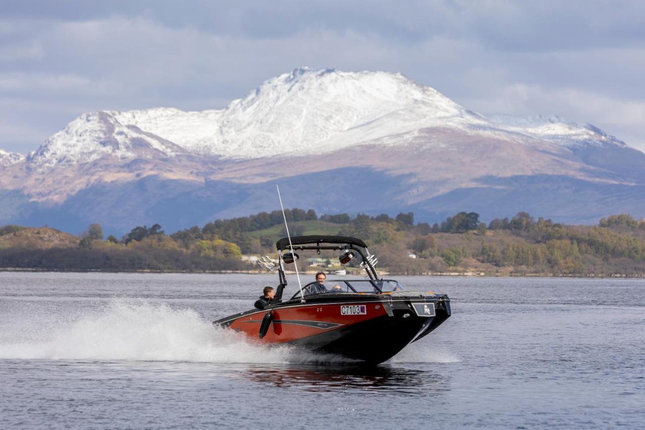Cameron House On Loch Lomond Alexandria Exteriér fotografie A motor launch on Loch Lomond