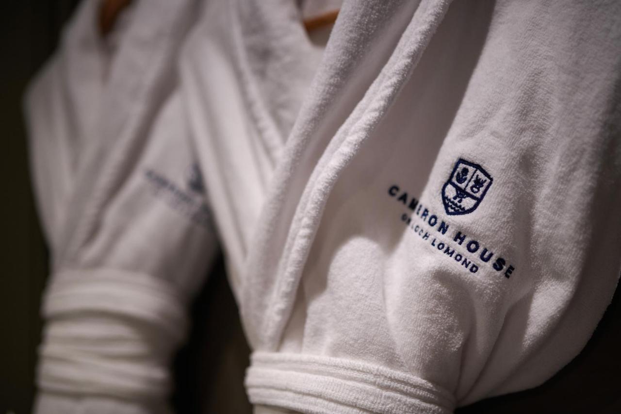 Cameron House On Loch Lomond Alexandria Exteriér fotografie A bathrobe