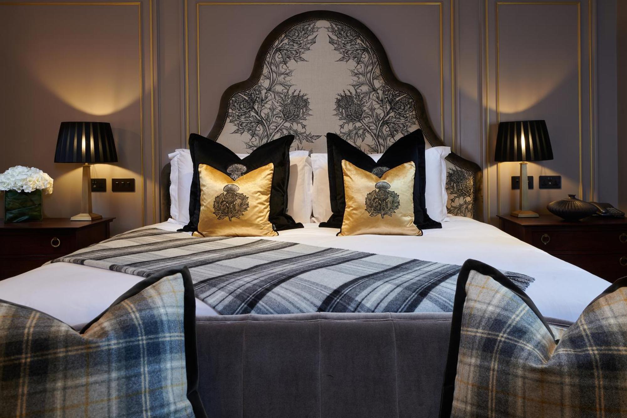 Cameron House On Loch Lomond Alexandria Exteriér fotografie A bedroom at The Mitre