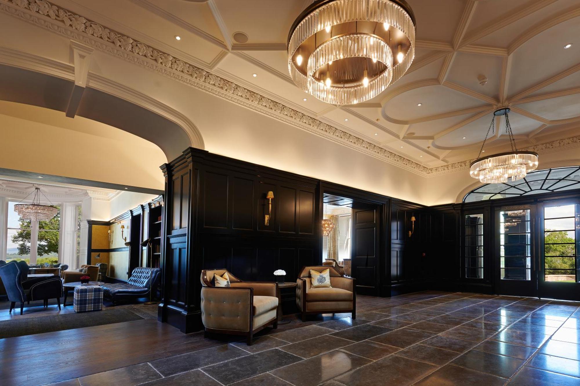 Cameron House On Loch Lomond Alexandria Exteriér fotografie The hotel's lobby