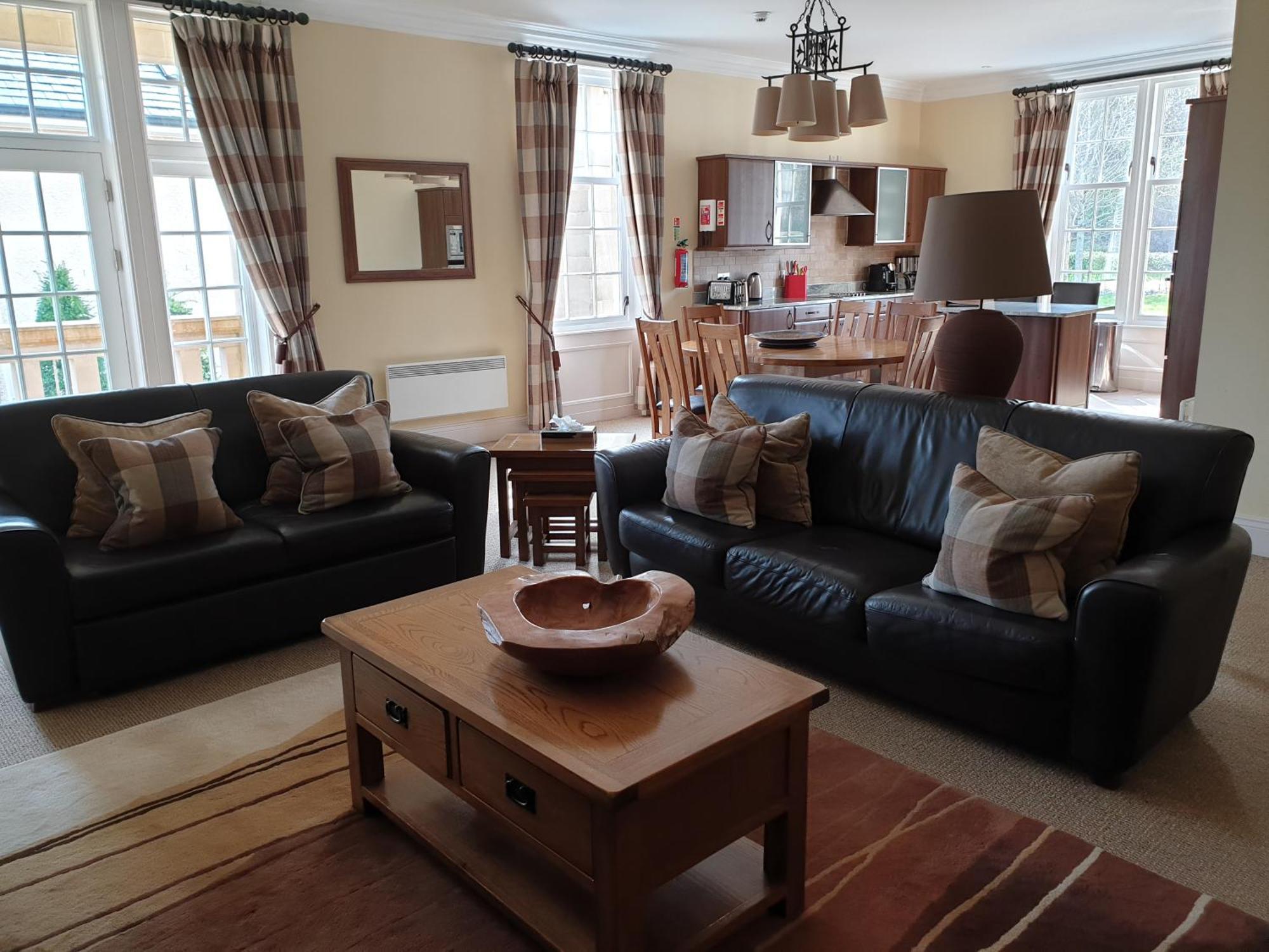 Cameron House On Loch Lomond Alexandria Exteriér fotografie The interior of a typical apartment at the hotel