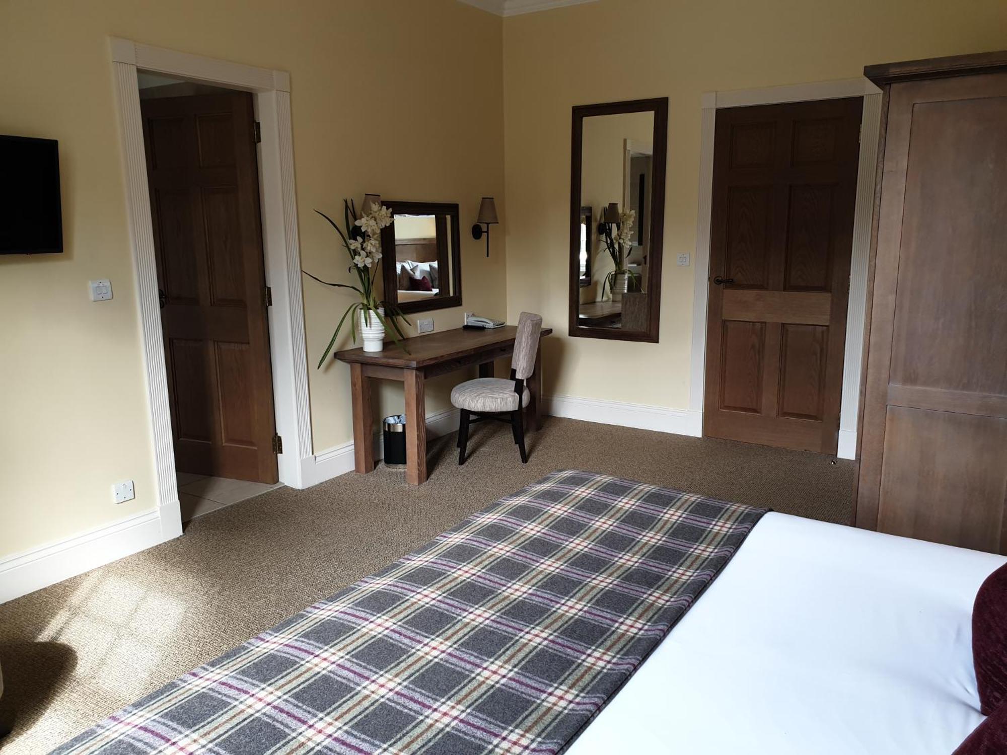 Cameron House On Loch Lomond Alexandria Exteriér fotografie A bedroom at the hotel